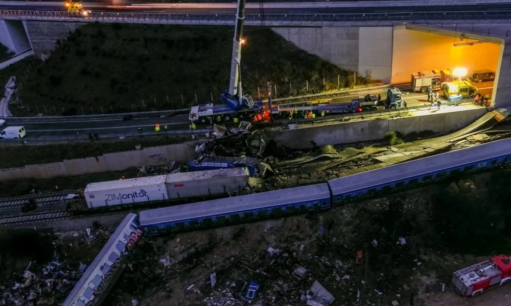 Σύγκρουση τρένων στα Τέμπη: «Ελπίζω σε ένα θαύμα» - Μητέρα φοιτήτριας περιμένει την ταυτοποίηση των σορών
